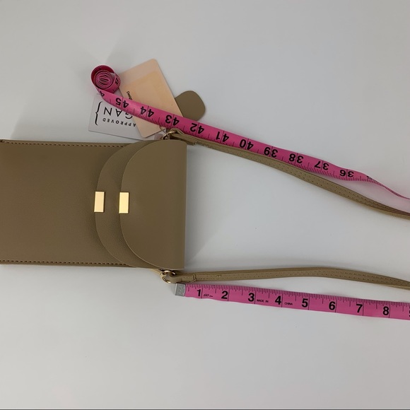 Mellow World NWT Taupe Cross Body Cell Phone Touchscreen Window Wallet Purse - Picture 13 of 14